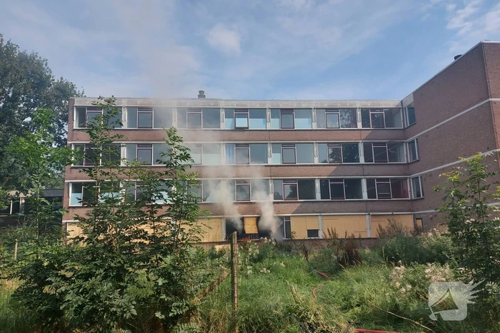 Veel rookontwikkeling door brand in appartement