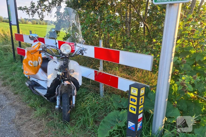 Scooterbestuurster gewond door botsing met schakelbrommer