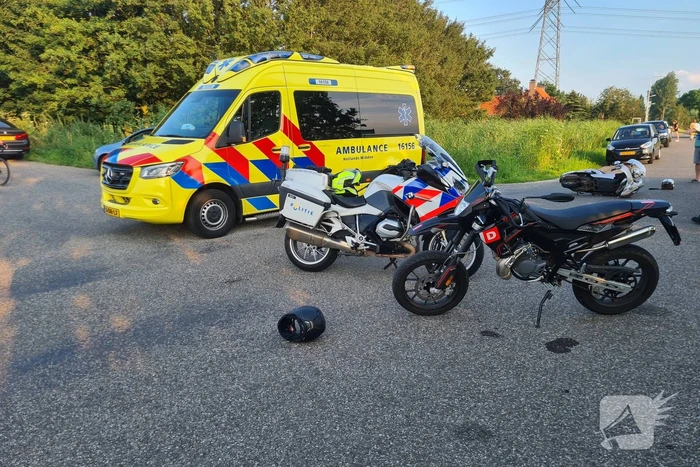 Scooterbestuurster gewond door botsing met schakelbrommer