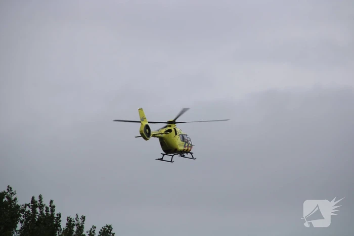 Traumahelikopter landt op de snelweg