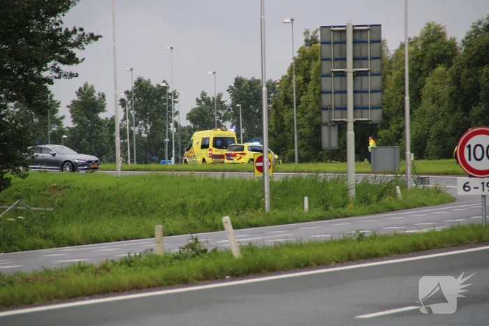 Traumahelikopter landt op de snelweg