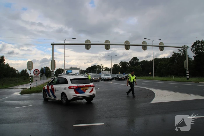 Traumahelikopter landt op de snelweg