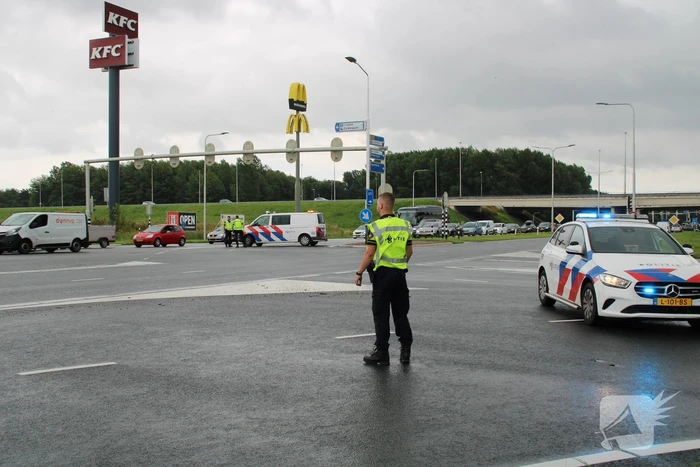 Traumahelikopter landt op de snelweg