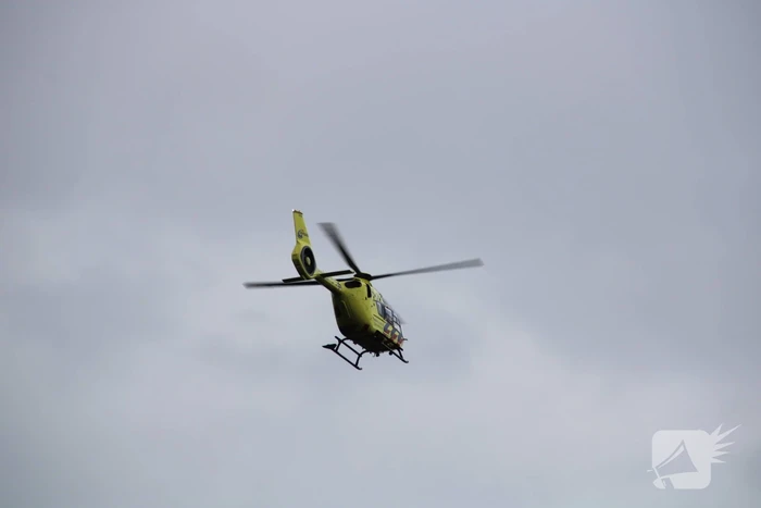 Traumahelikopter landt op de snelweg