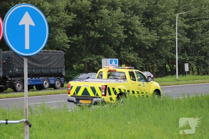 Traumahelikopter landt op de snelweg