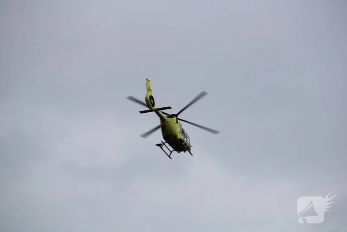 Traumahelikopter landt op de snelweg