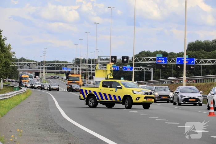 File door botsing tussen drie voertuigen