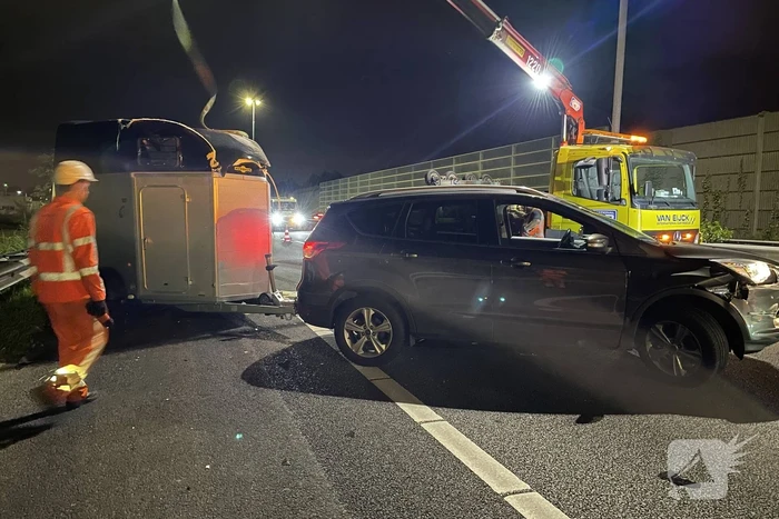 Paard ontsnapt op snelweg na ongeval