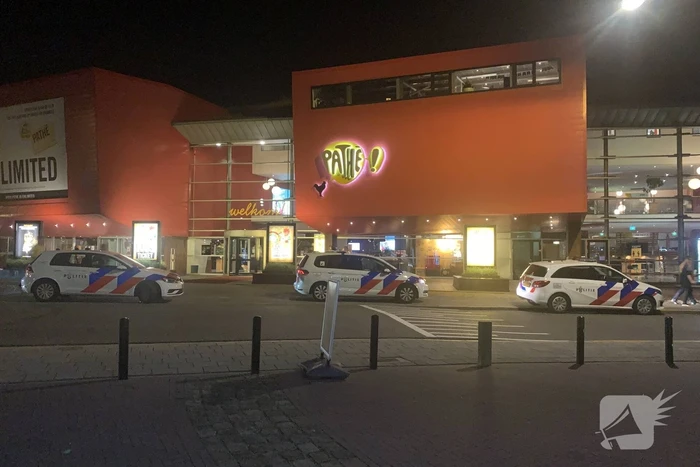 Veel politie aanwezig bij Pathé bioscoop