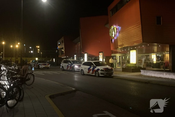 Veel politie aanwezig bij Pathé bioscoop
