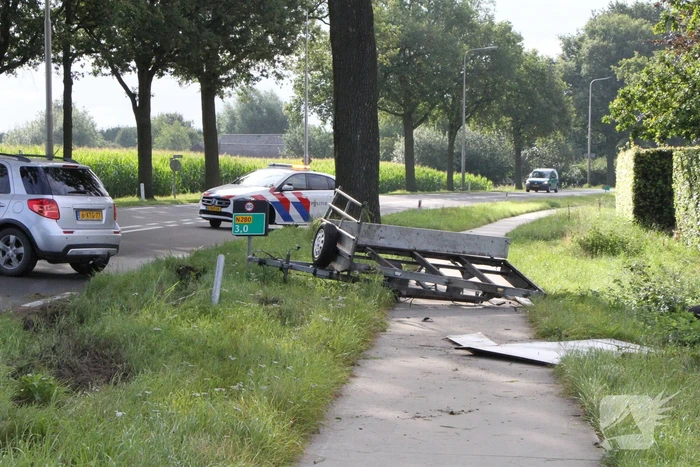 Ravage na aanrijding met aanhangwagen