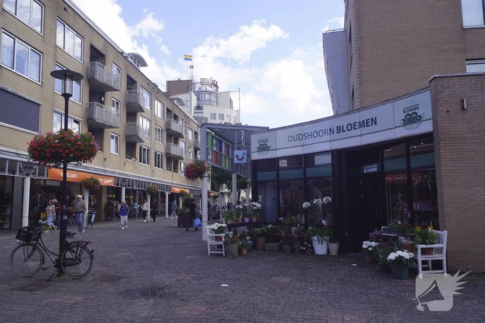 Winkelcentrum Emiclaer hijst regenboogvlag