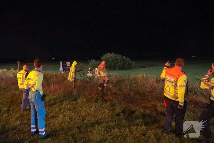 Twee voertuigen raken van de weg