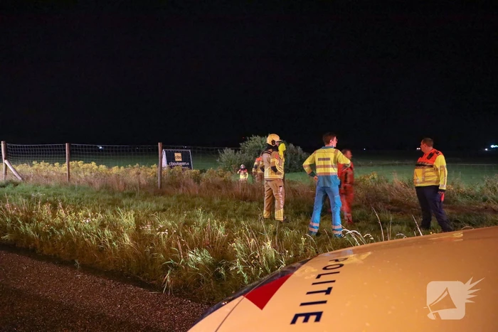 Twee voertuigen raken van de weg