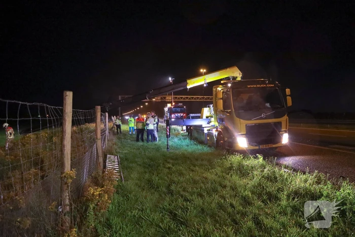 Twee voertuigen raken van de weg