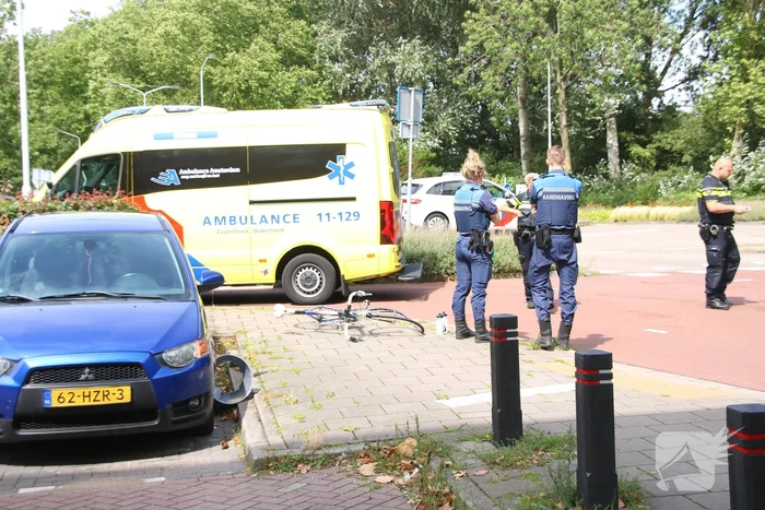Wielrenner gewond door botsing met personenauto