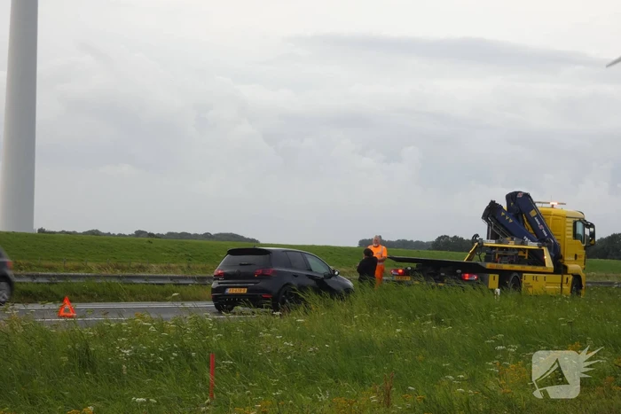 Auto verliest voorwiel tijdens het rijden