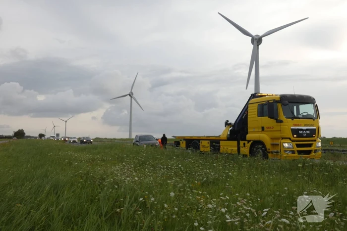 Auto verliest voorwiel tijdens het rijden
