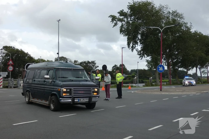 Verkeershinder door ongeval tussen personenauto en bus