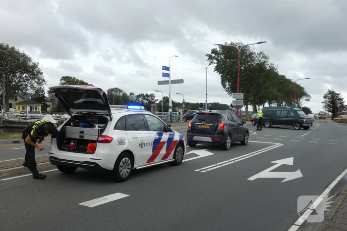 Verkeershinder door ongeval tussen personenauto en bus