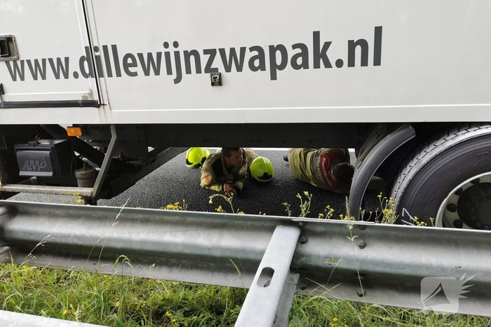 Achteras vrachtwagen vat vlam