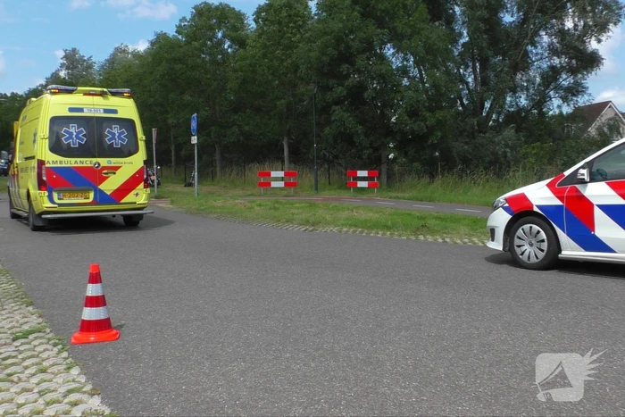 Scooterrijder gaat met leenscooter onderuit