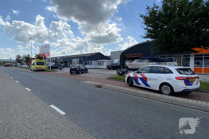 Bestuurder bromfiets gewond bij botsing met auto