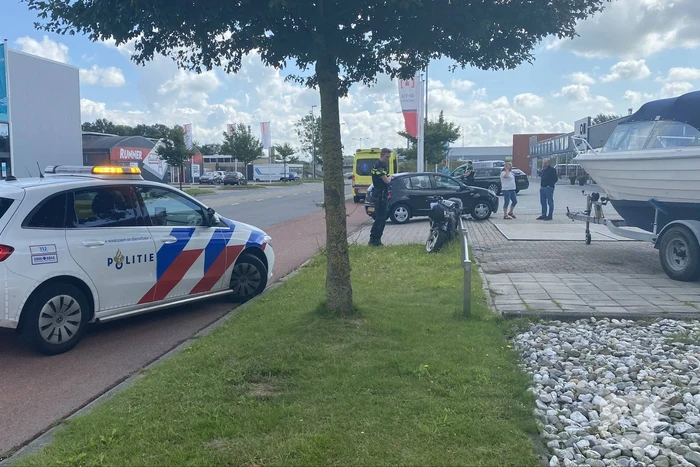 Bestuurder bromfiets gewond bij botsing met auto