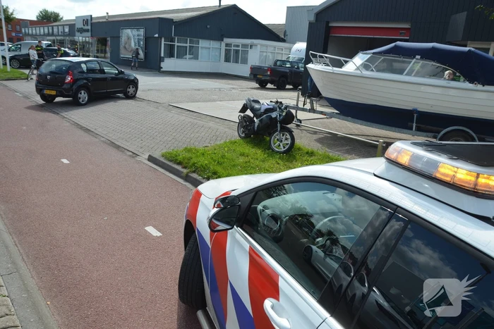 Bestuurder bromfiets gewond bij botsing met auto
