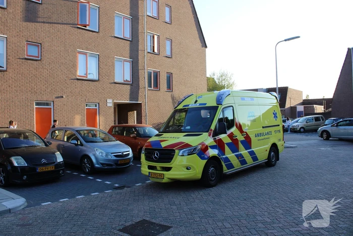 Persoon gewond bij mogelijk steekincident