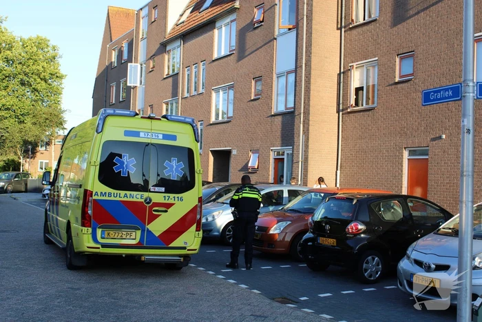 Persoon gewond bij mogelijk steekincident