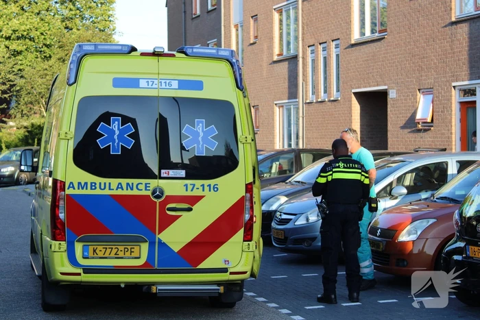 Persoon gewond bij mogelijk steekincident