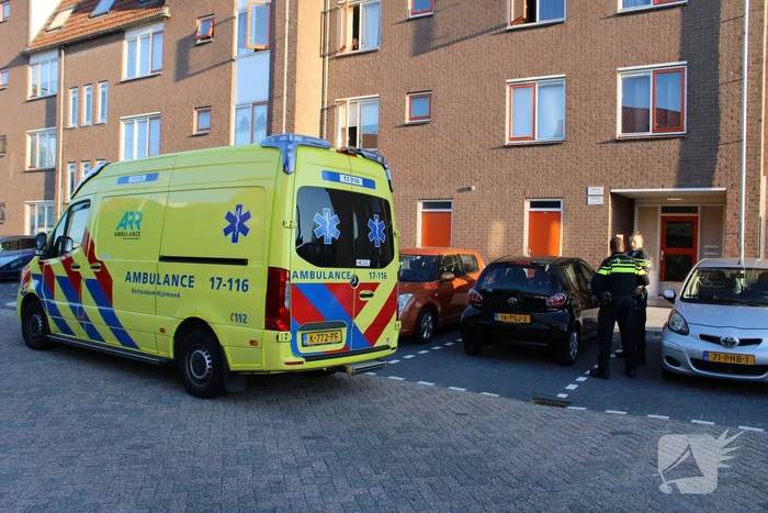 Persoon gewond bij mogelijk steekincident