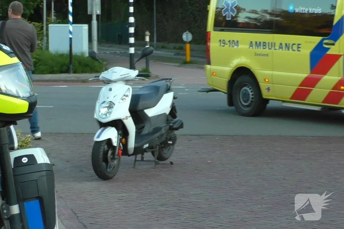 Scooterrijder gewond bij botsing met auto