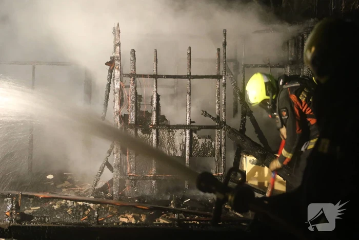 Houten chalet volledig afgebrand