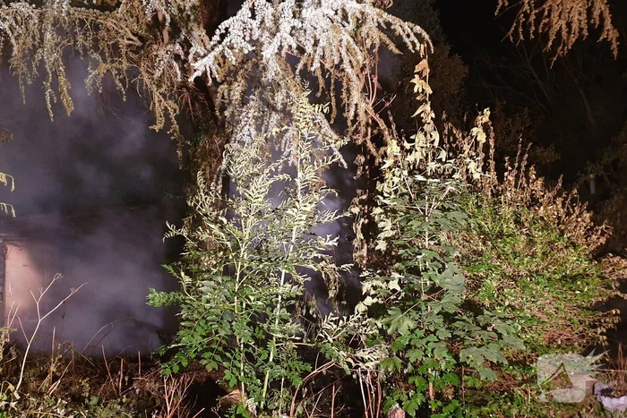 Houten chalet volledig afgebrand