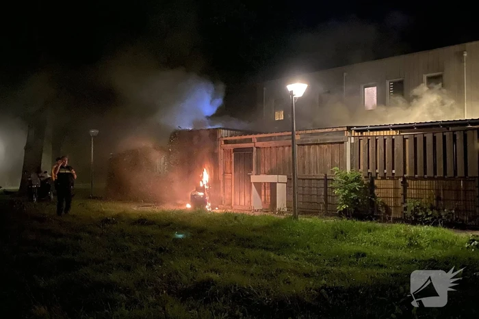 Schuur verwoest door uitslaande brand