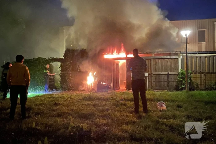 Schuur verwoest door uitslaande brand