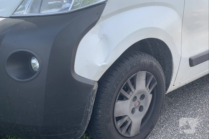 Motorrijder gewond bij verkeersongeval met bestelbus