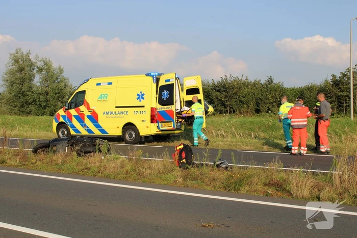 Bestuurder motorscooter gaat onderuit en raakt gewond