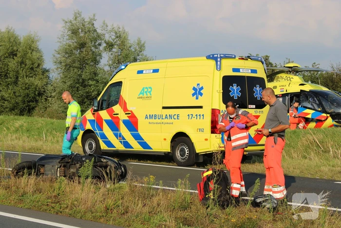 Bestuurder motorscooter gaat onderuit en raakt gewond