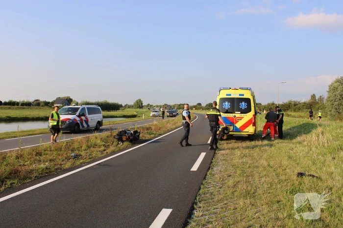 Bestuurder motorscooter gaat onderuit en raakt gewond