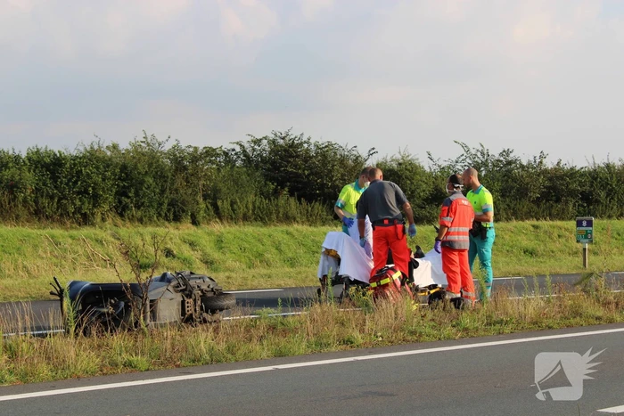 Bestuurder motorscooter gaat onderuit en raakt gewond