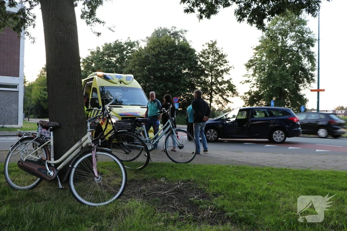 Fietser gewond bij botsing met auto