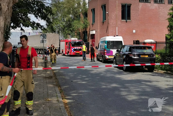 Straat afgezet na gaslucht uit riool