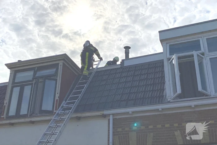 Brand op dak van rijtjeswoning