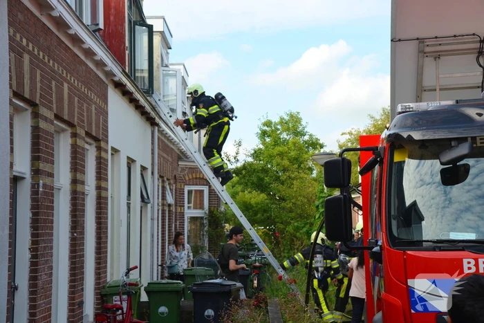 Brand op dak van rijtjeswoning