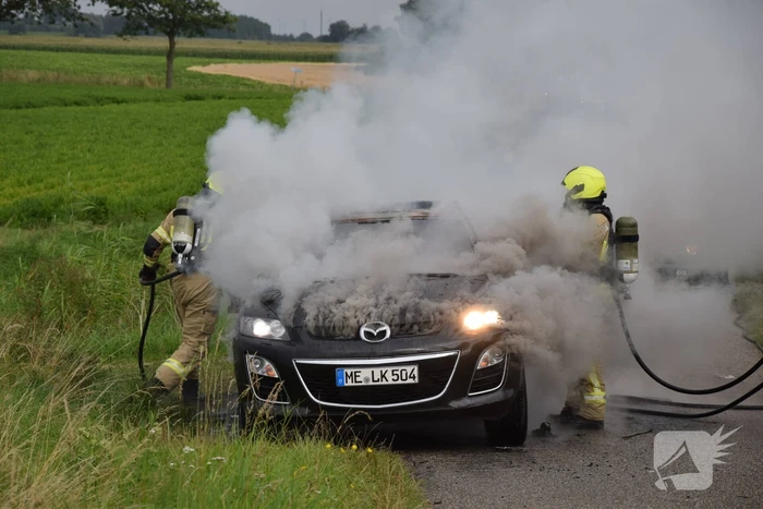 Veel rookontwikkeling door brand in personenauto
