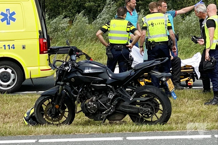 Motorrijder gaat tijdens les onderuit en raakt gewond
