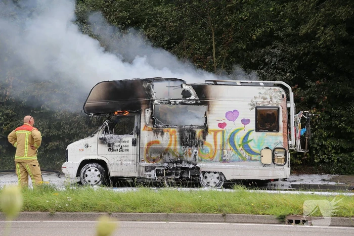 Camper volledig uitgebrand